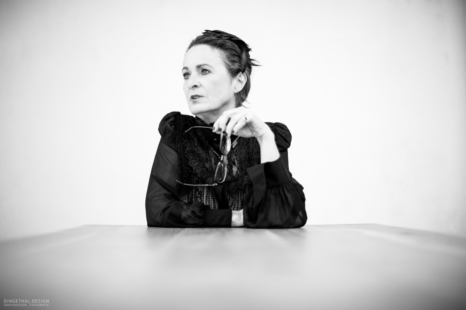 Künstlerin Anna Abraxa – Collagekunst zwischen Traum, Identität und visueller Poesie